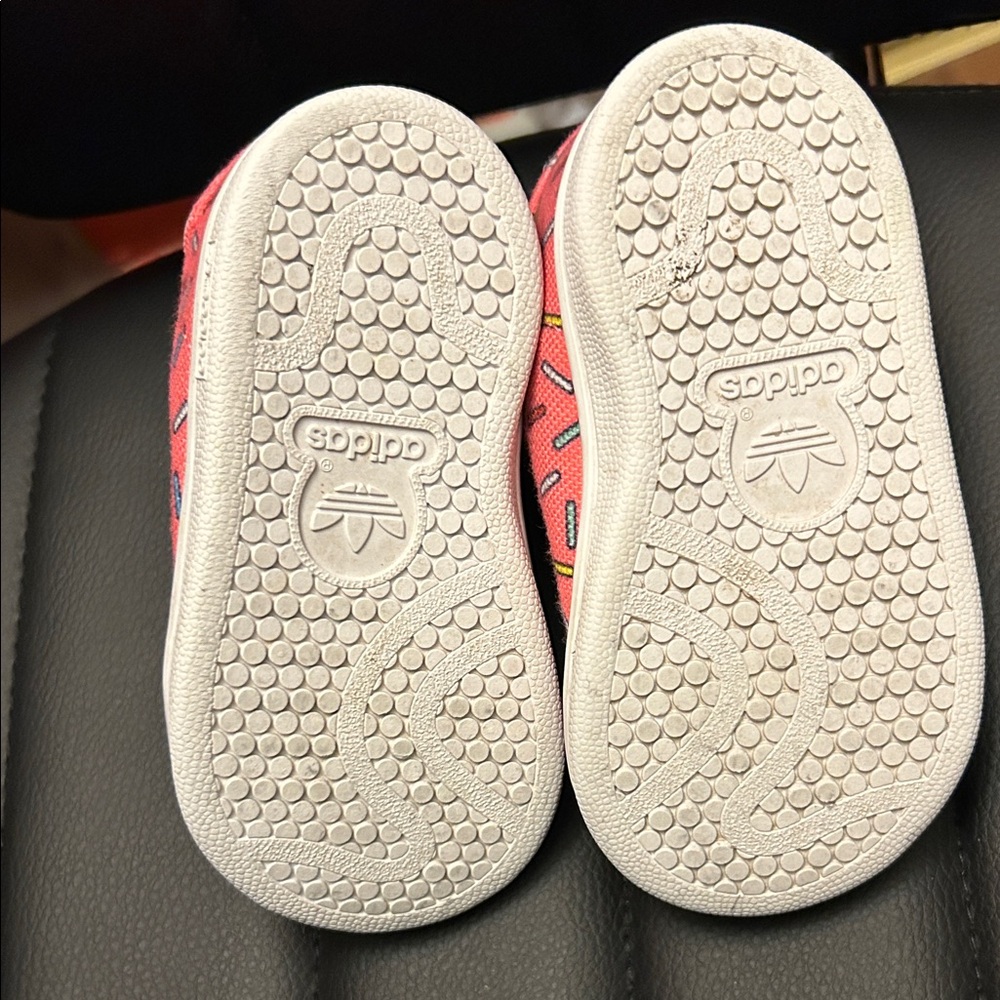 Adidas “Simpsons” Toddler Girls Shoes Size 4 - Picture 3 of 7